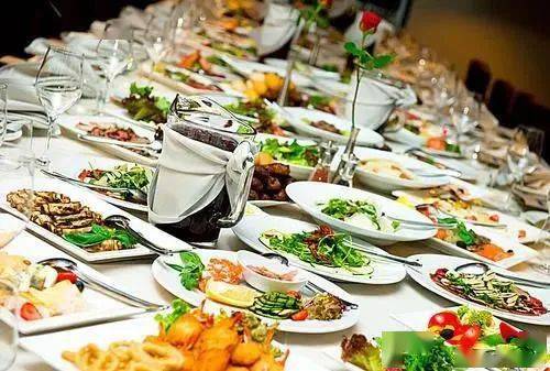 餐飲服務的56個細節，讓顧客主動帶上朋友再來